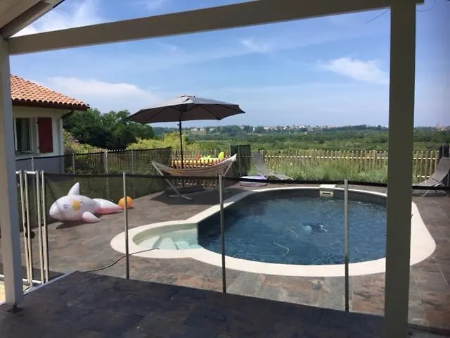 Au Pays Basque Entre Et Montagne Nyaraló *