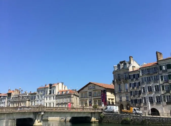 Au Pays Basque Entre Et Montagne * Villefranque (Pyrenees-Atlantiques)